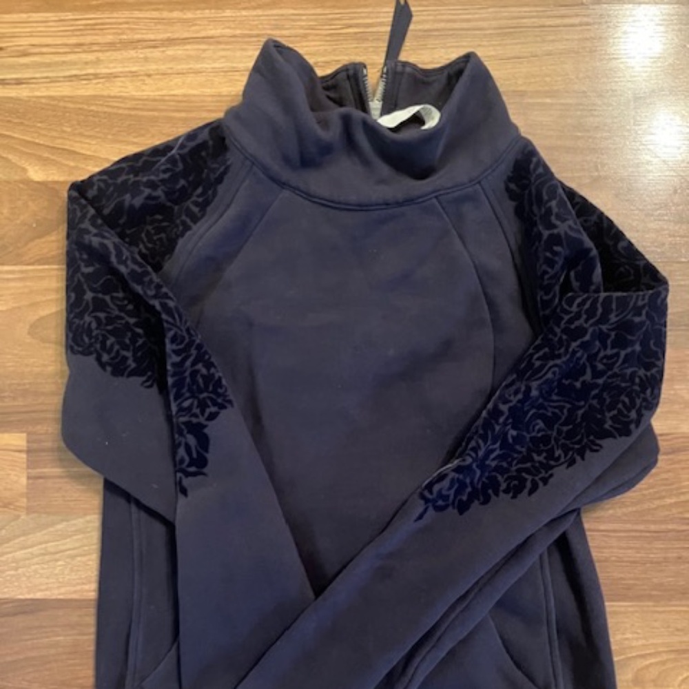 Lululemon Floral Flock Pullover Sweatshirt Navy Mock Neck Back Zip Sz 4